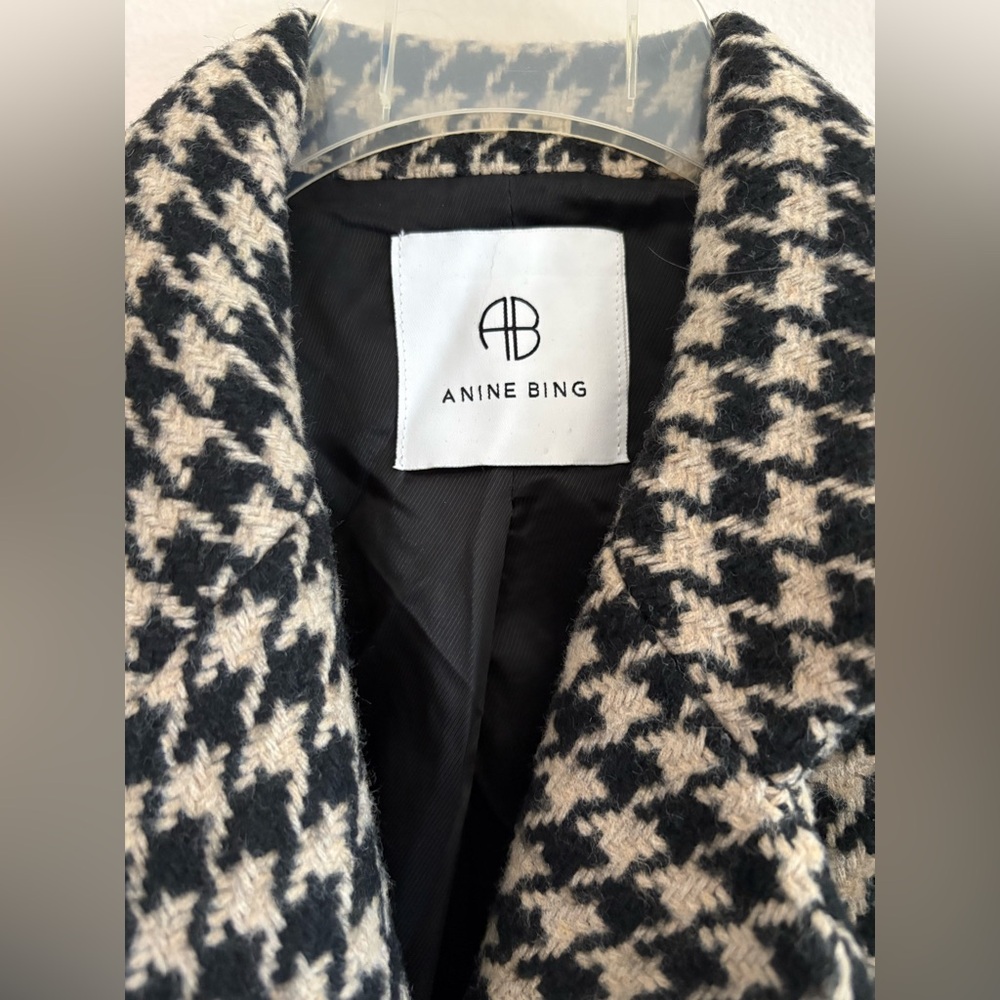 Anine Bing 'Kaia' Brown Acrylic Blazer. - Picture 9 of 11